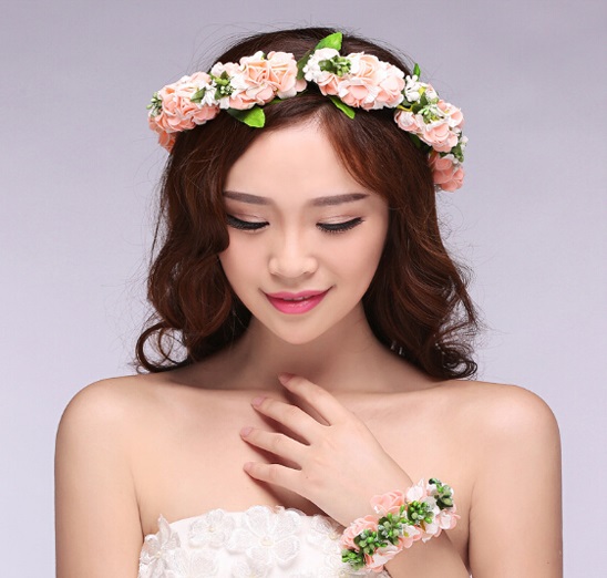 Vòng đội đầu cô dâu handmade trở nên trẻ trung và năng động Vòng đội đầu cô dâu handmade trở nên trẻ trung và năng động